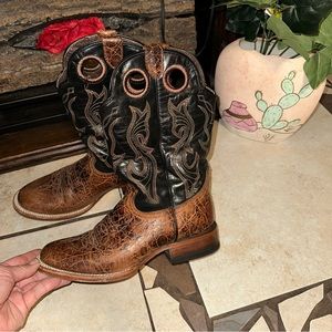 Woman leather boots